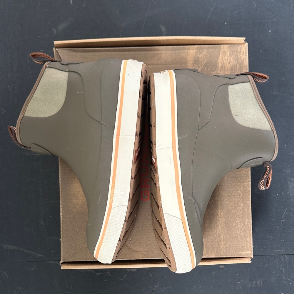 Brand New Grundéns Women's Deck Boss 6” Ankle Boots - Olive - Picture 6 of 11